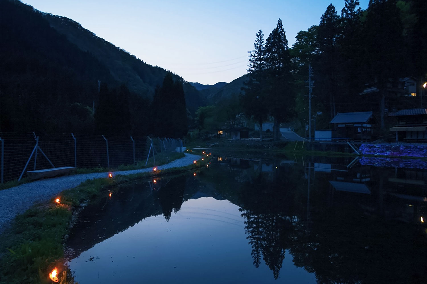 岐阜県郡上市発。デザイン制作、商品撮影、冊子デザイン、印刷物はめいほう出版